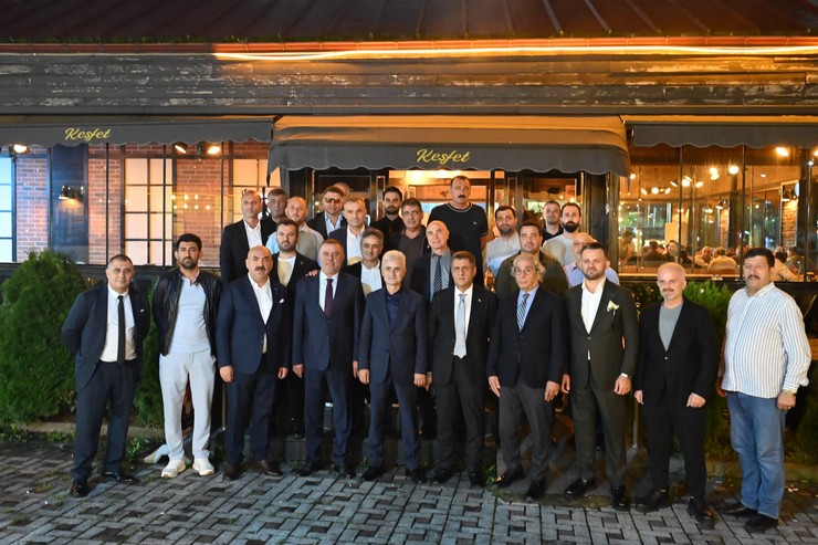 uluslararasi-nakliyeciler-dernegi-und-baskani-serafettin-aras-ve-rize-ticaret-ve-sanayi-odasi-baskan-adayi-asim-cillioglu-rizede-bir-araya-geldi-2-001.jpg
