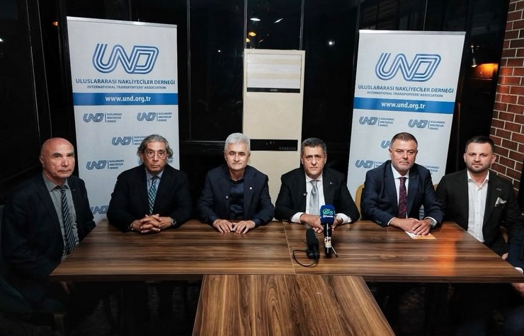 uluslararasi-nakliyeciler-dernegi-und-baskani-serafettin-aras-ve-rize-ticaret-ve-sanayi-odasi-baskan-adayi-asim-cillioglu-rizede-bir-araya-geldi-4-001.jpg