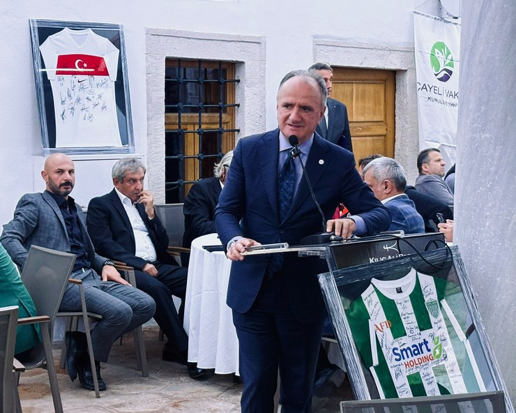 istanbulda-duzenlenen-gorkemli-vefa-ve-destek-gecesi-cayelili-burokratlari-is-dunyasinin-onde-gelen-isimlerini-ve-spor-camiasini-ayni-cati-altinda-bulusturdu-2.jpg