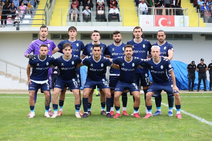 pazarspor-tff-3-lig-4-haftasinda-kendi-sahasinda-karabuk-idmanyurduspora-1-0-yenilerek-sezonun-ilk-yenilgisini-aldi-ve-liderligi-kaybetti-5.jpg