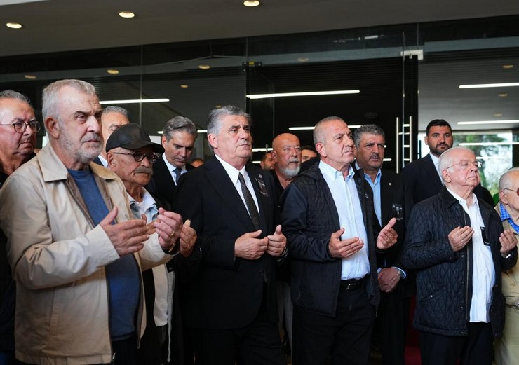 vefat-eden-rizeli-is-insani-eski-besiktas-yonetim-kurulu-ve-divan-kurulu-uyesi-metin-keceli-icin-tupras-stadyumunda-toren-duzenlendi-2.jpg