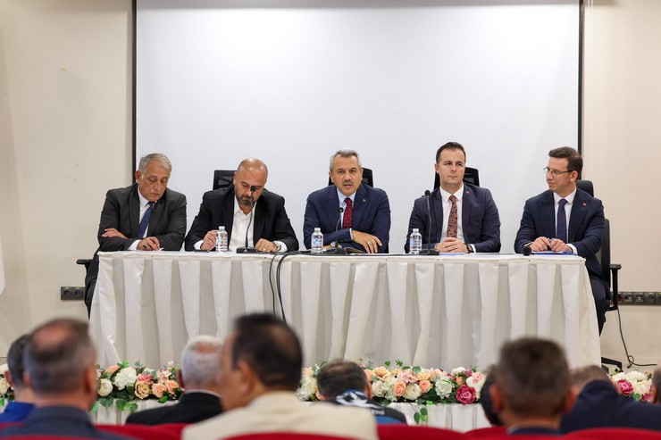 rizede-afetten-etkilenen-ilcelerde-calismalar-ve-koordinasyon-toplantilari-suruyor-8.jpg