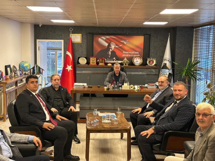 rizenin-iyidere-ve-pazar-ilcelerinde-meydana-gelen-sel-felaketinin-ardindan-yeniden-refah-partisi-heyeti-bolgedeki-esnaf-ve-vatandaslarla-bir-araya-gelerek-incelemelerde-bulundu-10.jpg