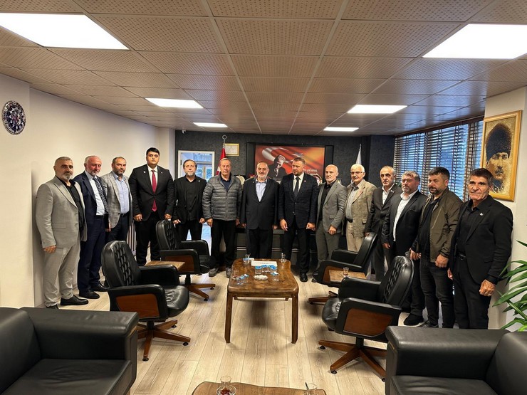 rizenin-iyidere-ve-pazar-ilcelerinde-meydana-gelen-sel-felaketinin-ardindan-yeniden-refah-partisi-heyeti-bolgedeki-esnaf-ve-vatandaslarla-bir-araya-gelerek-incelemelerde-bulundu-11.jpg