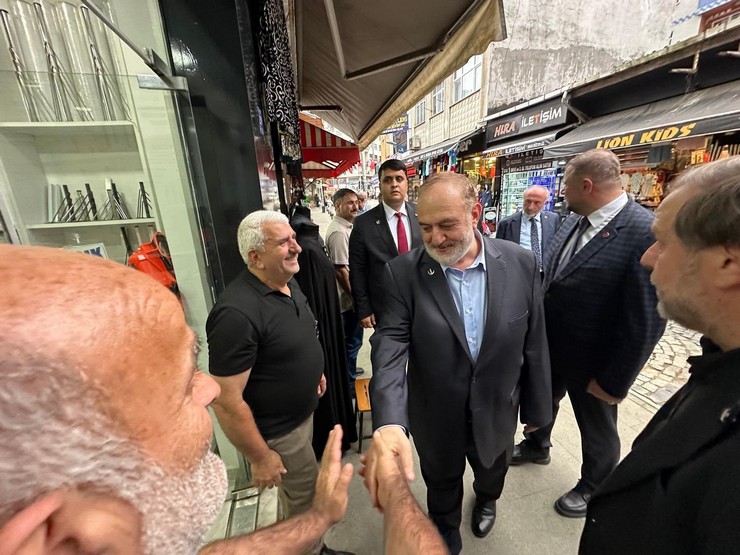 rizenin-iyidere-ve-pazar-ilcelerinde-meydana-gelen-sel-felaketinin-ardindan-yeniden-refah-partisi-heyeti-bolgedeki-esnaf-ve-vatandaslarla-bir-araya-gelerek-incelemelerde-bulundu-15.jpg