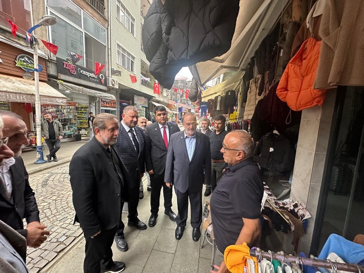 rizenin-iyidere-ve-pazar-ilcelerinde-meydana-gelen-sel-felaketinin-ardindan-yeniden-refah-partisi-heyeti-bolgedeki-esnaf-ve-vatandaslarla-bir-araya-gelerek-incelemelerde-bulundu-17.jpg
