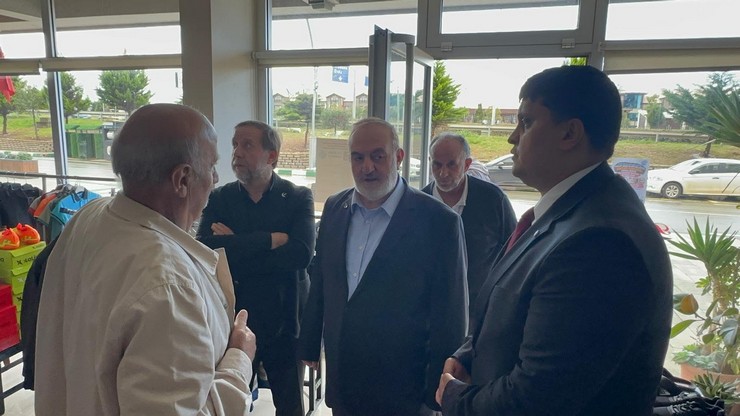 rizenin-iyidere-ve-pazar-ilcelerinde-meydana-gelen-sel-felaketinin-ardindan-yeniden-refah-partisi-heyeti-bolgedeki-esnaf-ve-vatandaslarla-bir-araya-gelerek-incelemelerde-bulundu-2.jpg