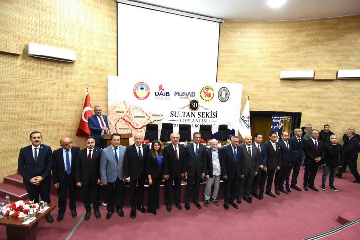 erzurumda-30-sultan-sekisi-toplantisinda-zengezur-koridorunun-onemi-ele-alindi-13.jpg