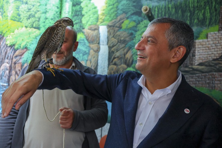 ozgur-ozel-rizede-esnafla-bir-araya-geldi-4.jpg