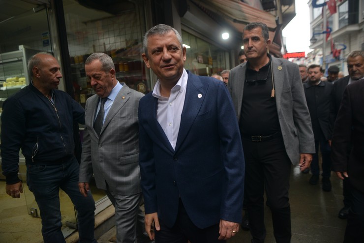 ozgur-ozel-rizede-esnafla-bir-araya-geldi-5.jpg
