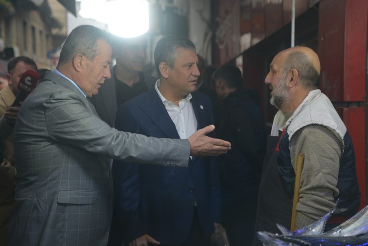 ozgur-ozel-rizede-esnafla-bir-araya-geldi-6.jpg