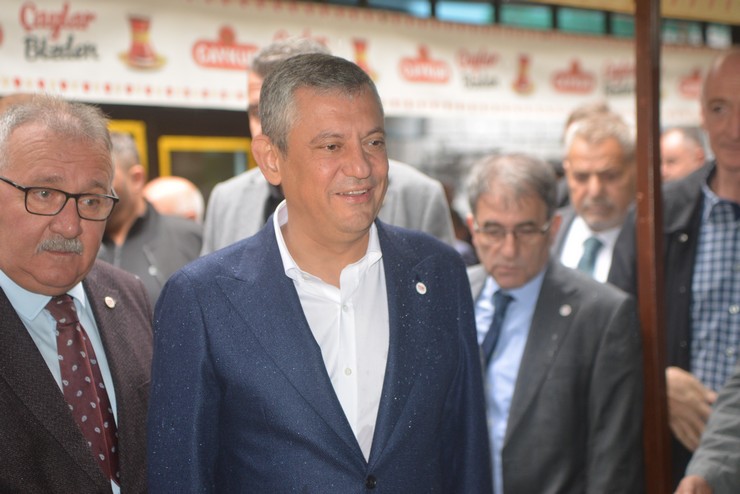 ozgur-ozel-rizede-esnafla-bir-araya-geldi-8.jpg