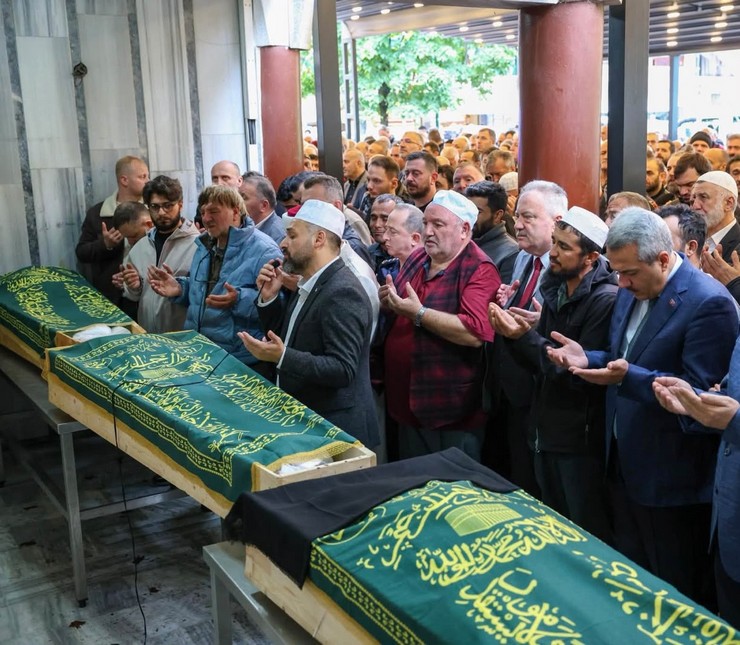 enes-ozaslanin-cenazesi-rize-sahil-cami.jpg
