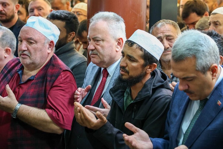 rizede-kazada-hayatini-kaybeden-13-yasindaki-hafiz-enes-ozaslan-sanliurfada-defnedildi-2.jpg