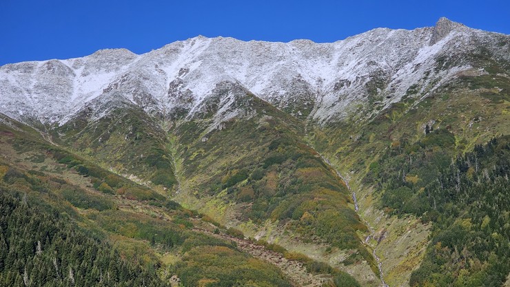 kackar-daglarinda-iki-mevsim-bir-arada-yasaniyor-1.jpg