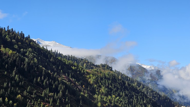 kackar-daglarinda-iki-mevsim-bir-arada-yasaniyor-7.jpg