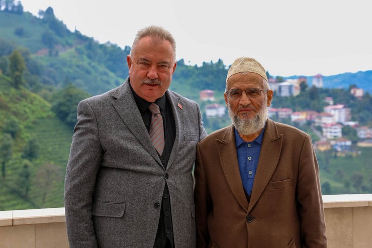 ak-parti-rize-il-teskilatindan-zavendikli-mustafa-hoca-kuran-kursuna-ziyaret-17.jpg