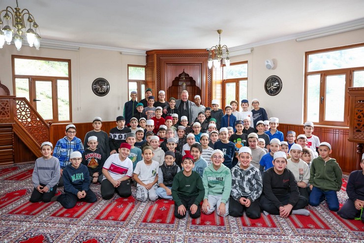 ak-parti-rize-il-teskilatindan-zavendikli-mustafa-hoca-kuran-kursuna-ziyaret-19.jpg
