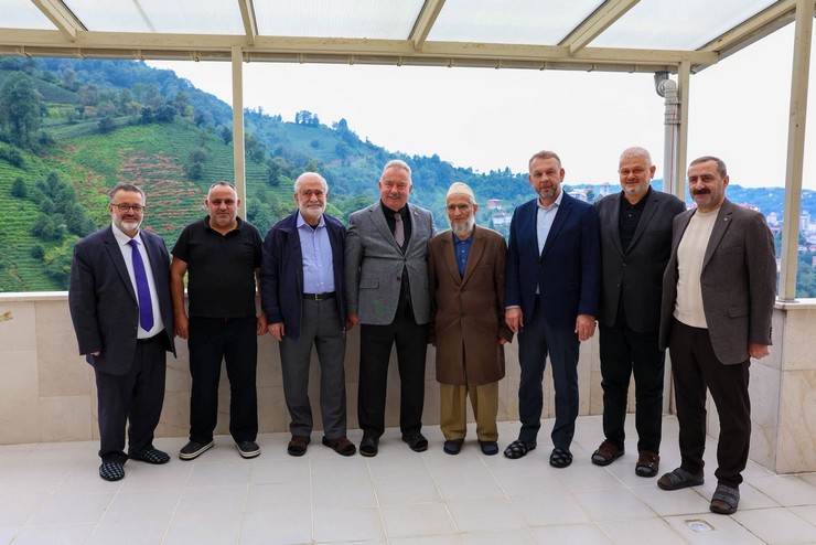 ak-parti-rize-il-teskilatindan-zavendikli-mustafa-hoca-kuran-kursuna-ziyaret-2.jpg