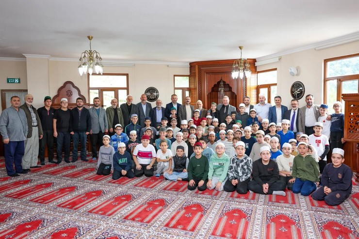 ak-parti-rize-il-teskilatindan-zavendikli-mustafa-hoca-kuran-kursuna-ziyaret-3.jpg