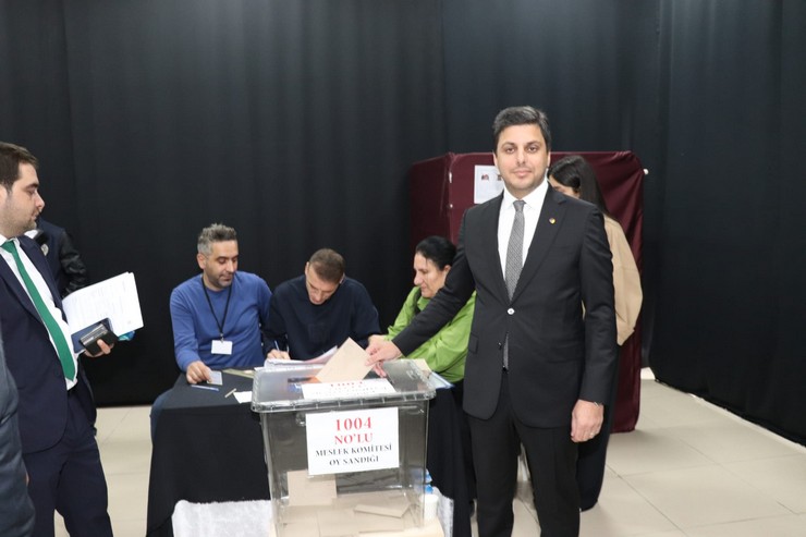 rize-ticaret-ve-sanayi-odasi-rtso-organ-secimleri-ismail-kahraman-kultur-merkezinde-saat-09-00-itibariyla-baslayan-oy-verme-islemleriyle-basladi-2.jpg