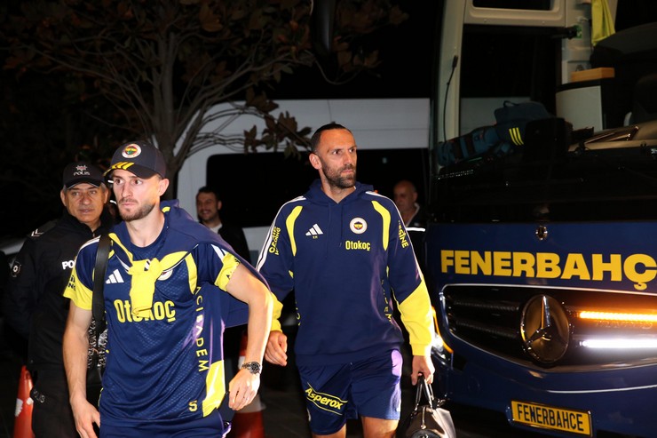 fenerbahce-caykur-rizespor-karsilasmasi-icin-rizeye-geldi-13.jpg
