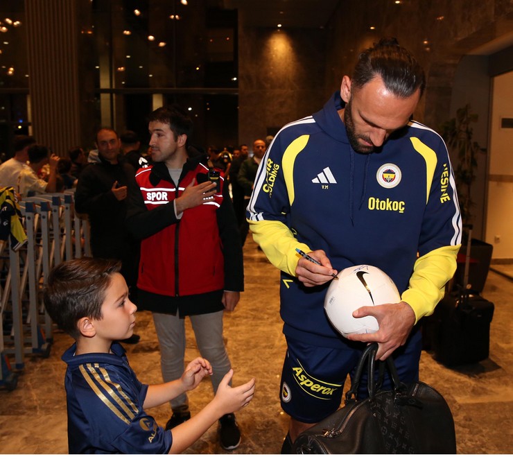 fenerbahce-caykur-rizespor-karsilasmasi-icin-rizeye-geldi-14.jpg