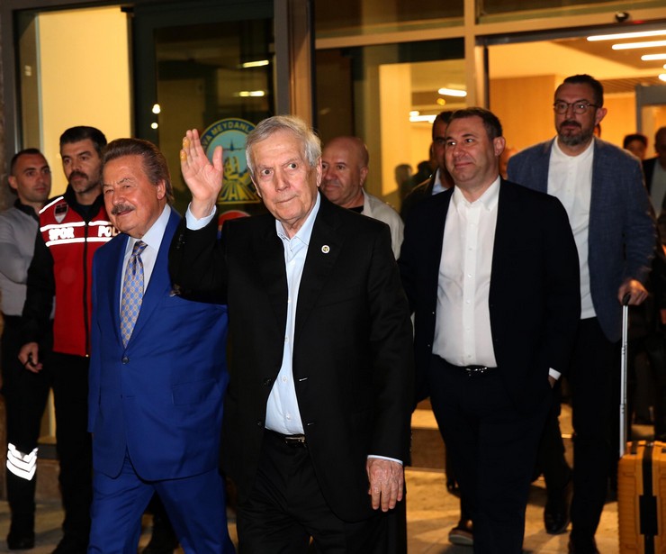 fenerbahce-caykur-rizespor-karsilasmasi-icin-rizeye-geldi-2-001.jpg