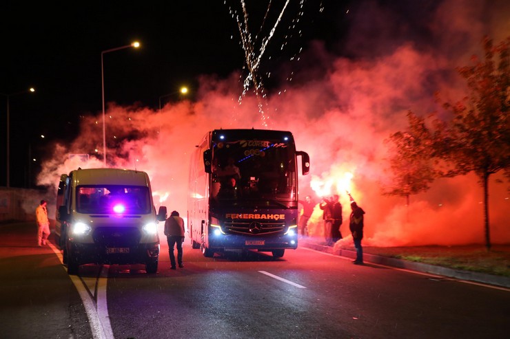 fenerbahce-caykur-rizespor-karsilasmasi-icin-rizeye-geldi-3-001.jpg