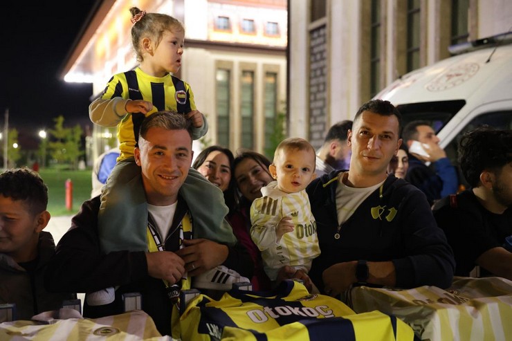 fenerbahce-caykur-rizespor-karsilasmasi-icin-rizeye-geldi-4.jpg