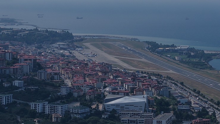 yeni-trabzon-havalimani-icin-denizde-sondaj-karada-dolgu-calismalari-basladi-3.jpg