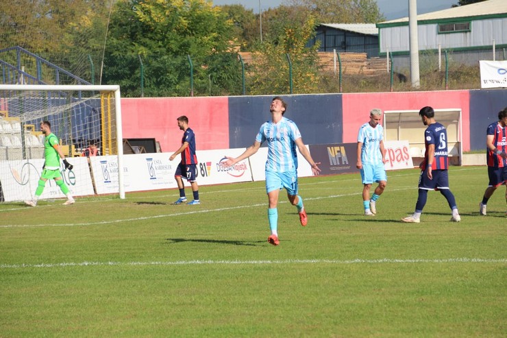 pazarspor-ligin-6-haftasinda-deplasmanda-duzce-cam-duzcespor-ile-karsi-karsiya-7.jpg