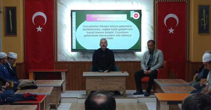 rizede-aile-ici-iletisimin-guclendirilmesi-ve-bilincli-babalik-anlayisinin-gelistirilmesi-amaciyla-il-muftulugu-tarafindan-duzenlenen-baba-okulu-seminerlerinin-ikincisi-basladi-3.jpg