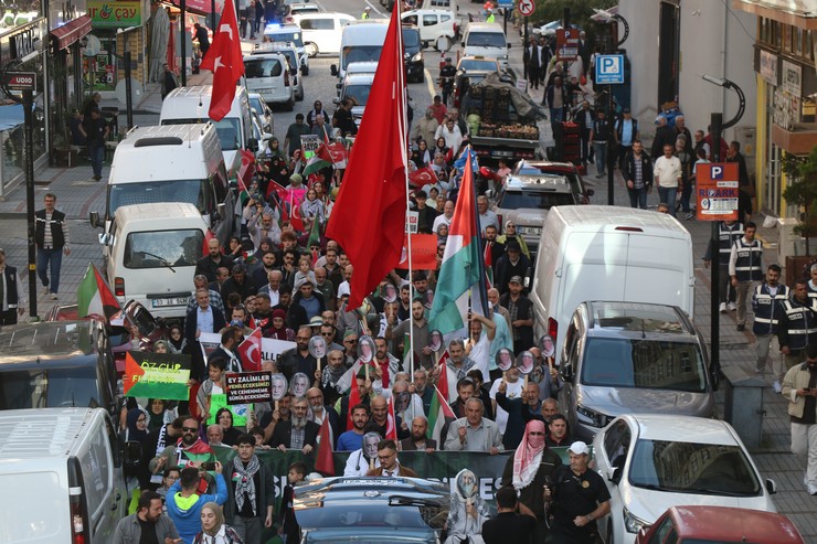 rizede-israilin-gazzede-uyguladigi-soykirim-protesto-edildi-1.jpg