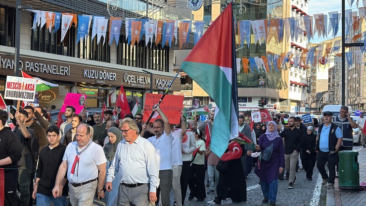 rizede-israilin-gazzede-uyguladigi-soykirim-protesto-edildi-2.jpg
