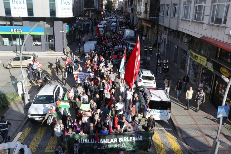 rizede-israilin-gazzede-uyguladigi-soykirim-protesto-edildi-3.jpg