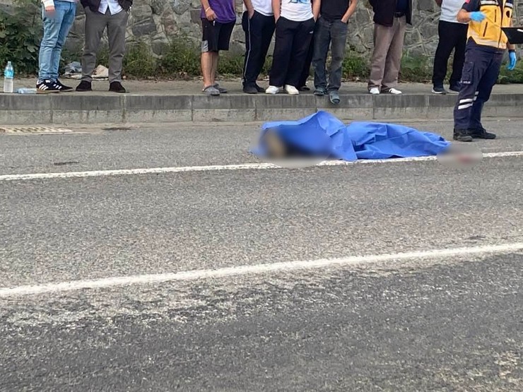 trabzonun-akcaabat-ilcesinde-meydana-gelen-trafik-kazasinda-1-kisi-hayatini-kaybetti-2.jpg