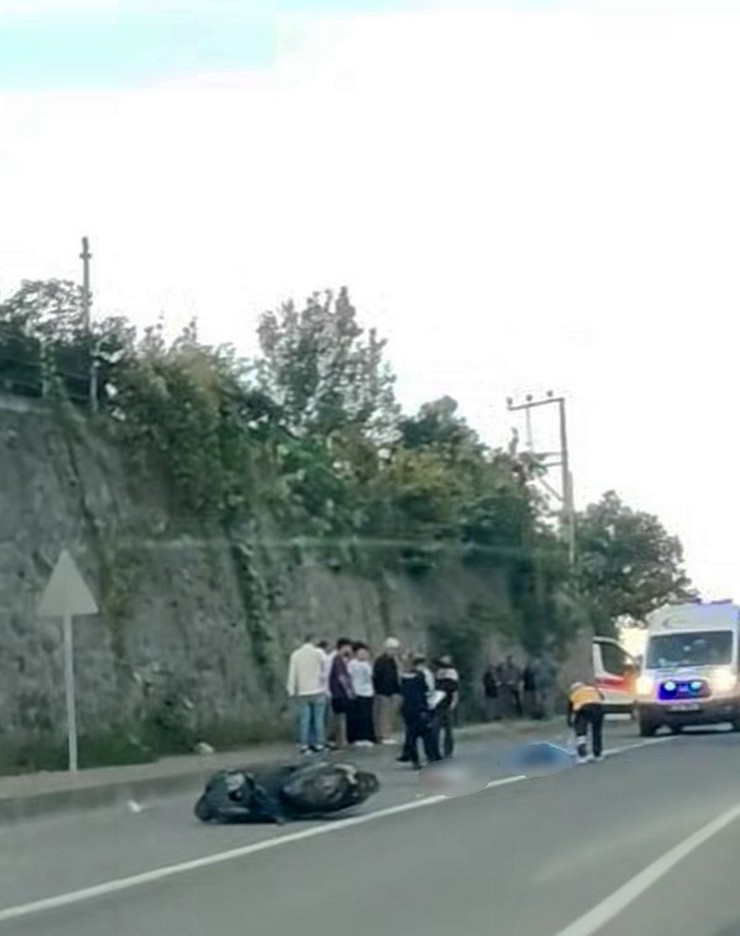 trabzonun-akcaabat-ilcesinde-meydana-gelen-trafik-kazasinda-1-kisi-hayatini-kaybetti-3.jpg