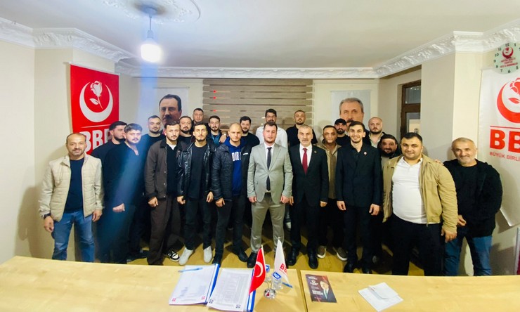 alperen-ocaklari-rize-il-baskanliginda-bayrak-degisimi-gerceklesti-2.jpg