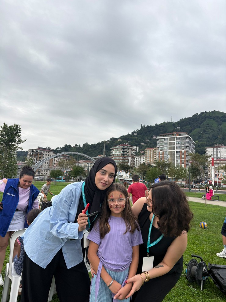 gokyuzu-minik-kahraman-icin-isildadi-rizede-losemiyi-yenen-ali-asaf-icin-anlamli-etkinlik-4.jpg