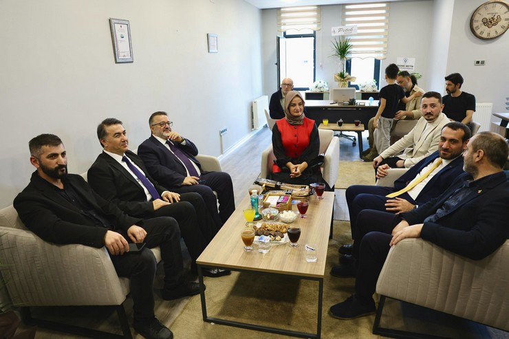 mustafa-kadir-buyukun-sahibi-oldugu-rize-takipin-yeni-hizmet-ofisi-acildi-2.jpg