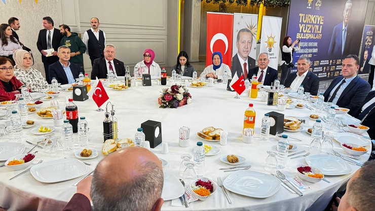 ak-parti-genel-baskan-yardimcisi-nilhan-ayanrizede-bir-dugun-salonunda-duzenlenen-turkiye-yuzyili-bulusmalari-programina-katildi-1.jpg