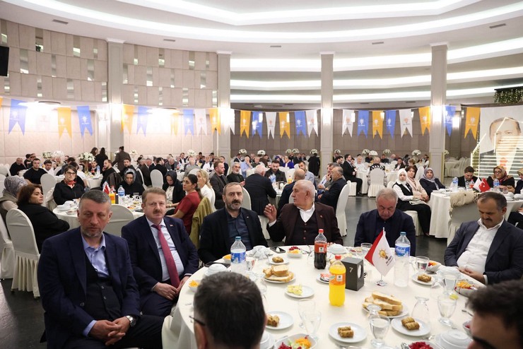 ak-parti-genel-baskan-yardimcisi-nilhan-ayanrizede-bir-dugun-salonunda-duzenlenen-turkiye-yuzyili-bulusmalari-programina-katildi-10.jpg