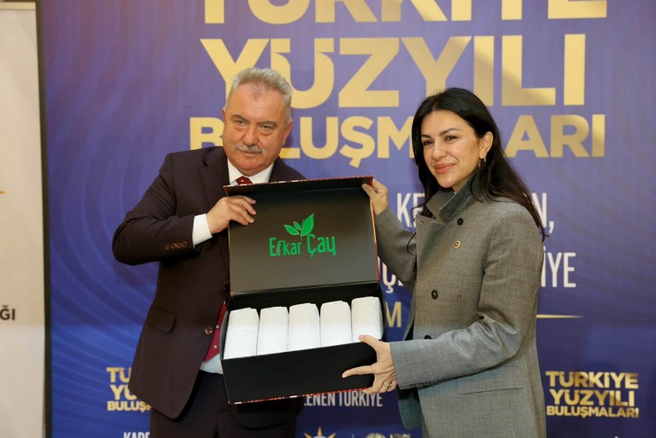 ak-parti-genel-baskan-yardimcisi-nilhan-ayanrizede-bir-dugun-salonunda-duzenlenen-turkiye-yuzyili-bulusmalari-programina-katildi-13.jpg