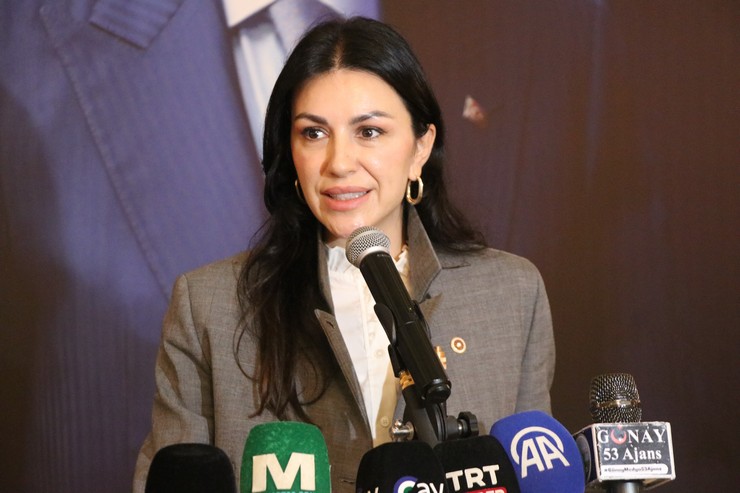 ak-parti-genel-baskan-yardimcisi-nilhan-ayanrizede-bir-dugun-salonunda-duzenlenen-turkiye-yuzyili-bulusmalari-programina-katildi-17.jpg