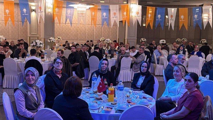 ak-parti-genel-baskan-yardimcisi-nilhan-ayanrizede-bir-dugun-salonunda-duzenlenen-turkiye-yuzyili-bulusmalari-programina-katildi-3.jpg