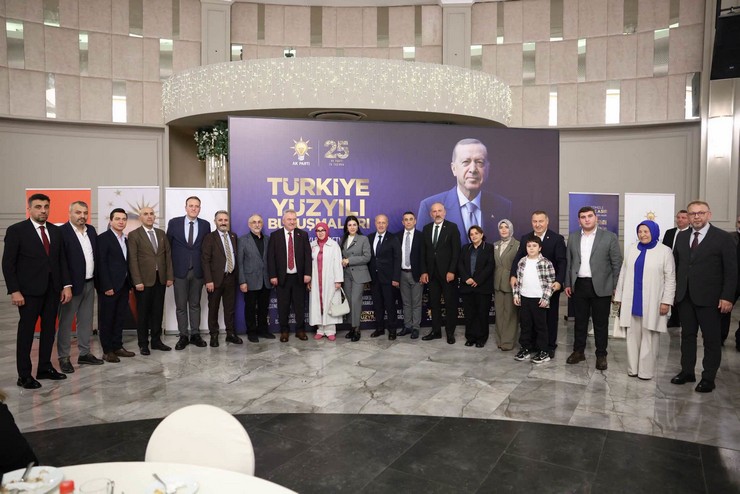 ak-parti-genel-baskan-yardimcisi-nilhan-ayanrizede-bir-dugun-salonunda-duzenlenen-turkiye-yuzyili-bulusmalari-programina-katildi-5.jpg