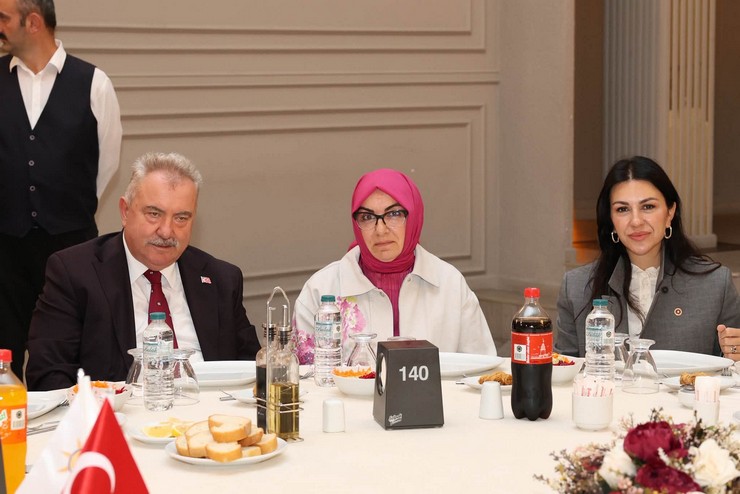 ak-parti-genel-baskan-yardimcisi-nilhan-ayanrizede-bir-dugun-salonunda-duzenlenen-turkiye-yuzyili-bulusmalari-programina-katildi-6.jpg