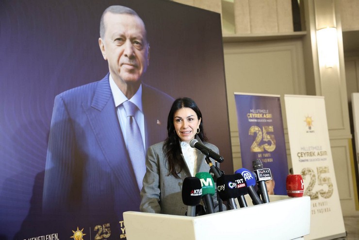 ak-parti-genel-baskan-yardimcisi-nilhan-ayanrizede-bir-dugun-salonunda-duzenlenen-turkiye-yuzyili-bulusmalari-programina-katildi-7.jpg