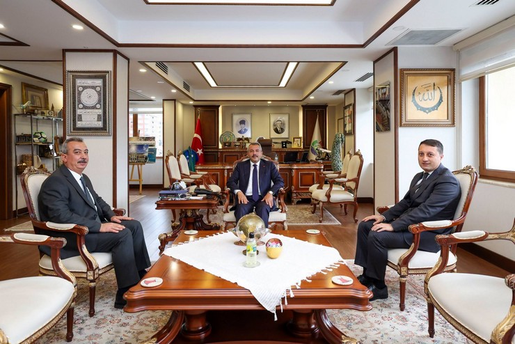 rize-il-emniyet-mudur-yardimcisi-zafer-ozan-tiryakirize-valisi-ihsan-selim-baydasi-makaminda-ziyaret-etti-2.jpg